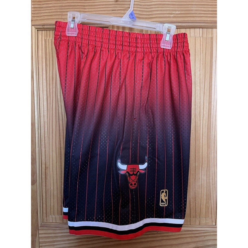 Mitchell & Ness Chicago Bulls 1995 Black/Red Fadeaway Swingman Shorts Size L